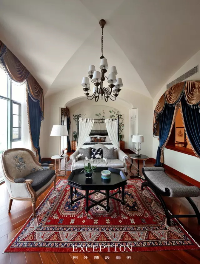 “十雅”魅力綻放，你們注意到女神手上的藍色錦魚了嗎？-別墅設計,軟裝設計,室內(nèi)設計,豪宅設計,深圳例外軟裝設計公司