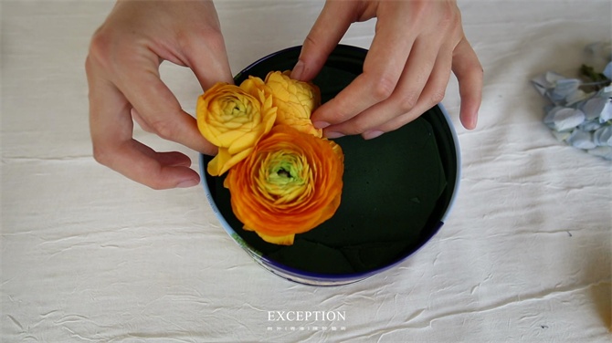 【幾分鐘.軟裝課堂】她用3分鐘搞定一個浪漫花球，就憑這些？-別墅設(shè)計,軟裝設(shè)計,室內(nèi)設(shè)計,豪宅設(shè)計,深圳例外軟裝設(shè)計公司