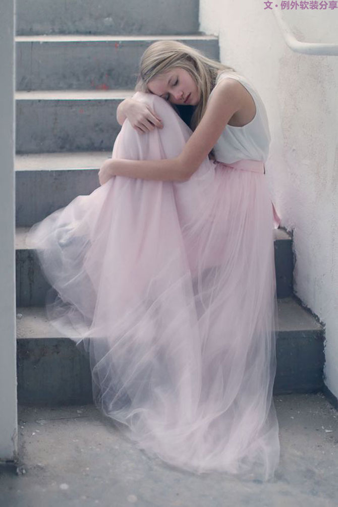 所有女性都愛的一抹顏色，讓人見而難忘！-別墅軟裝設(shè)計,軟裝設(shè)計,室內(nèi)軟裝設(shè)計,室內(nèi)設(shè)計,豪宅設(shè)計,深圳例外軟裝設(shè)計公司